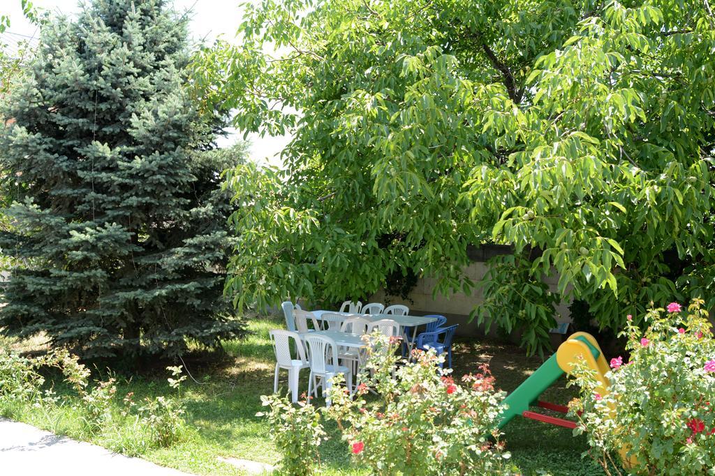 Villa Rosa Ереван Екстериор снимка